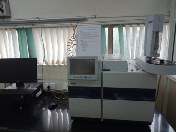 Gas Chromatograph with Auto Sampler